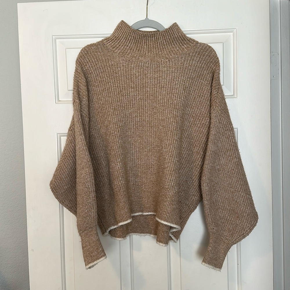 Camel and Ivory Turtleneck sweater - Women’s M
